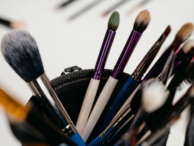 Quelles tendances maquillage dominent la rentrée 2023 ? Blush mousse en tête