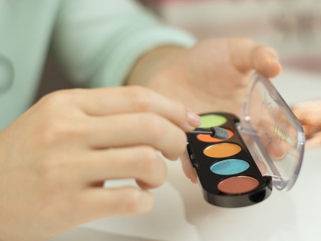 Ce pictogramme sur vos cosmétiques : votre allié méconnu pour la sécurité